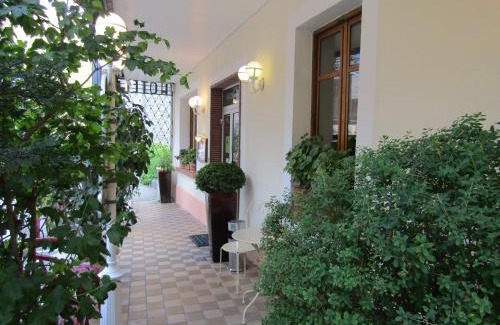 Serres Hotel | Fifi Moulin