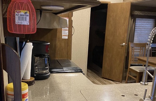 Trout Lake House | Fifth wheel bunkhouse - TROUT LAKE MICHIGAN - full hook up - sleeps up to 9