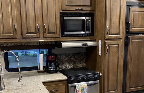 Trout Lake House | Fifth wheel bunkhouse - TROUT LAKE MICHIGAN - full hook up - sleeps up to 9