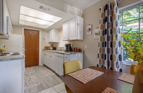 Brandon Condo | Fifties Flat MidCentury flat in heart of Brandon
