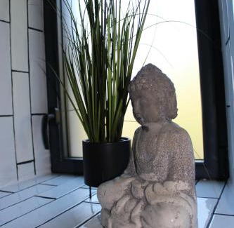 Busserolles Apartment | Fig Tree Cottage 1 x Super King or 2 x Single Beds