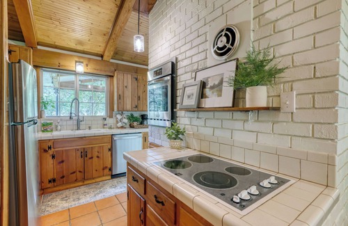 Seguin House | Fika on The Guadalupe- a charming RIVERFRONT retreat that sleeps 13.