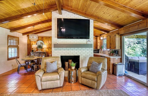 Seguin House | Fika on The Guadalupe- a charming RIVERFRONT retreat that sleeps 13.