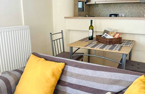 Filiatra Apartment | Filiatra Cozy Central Gem with Balcony