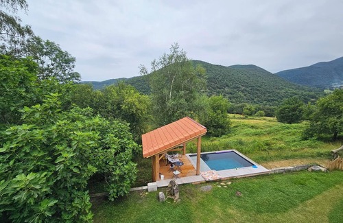 Izaut-de-l'Hotel House | Fill up with nature . in the Pyrenees!