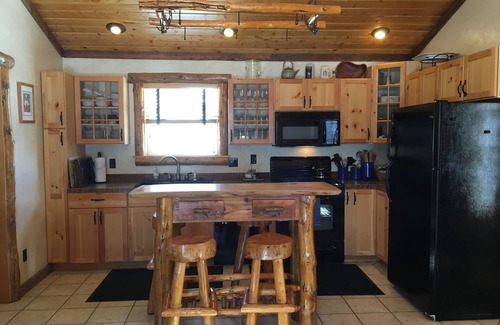 Red Lodge House | Fin+Pin Lodge, historic downtown, wifi, cable tv, deck, patio, fireplace, view