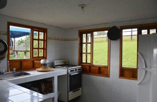 Sesquile House | Finca El Uvito, Casa con hermosa vista al lago
