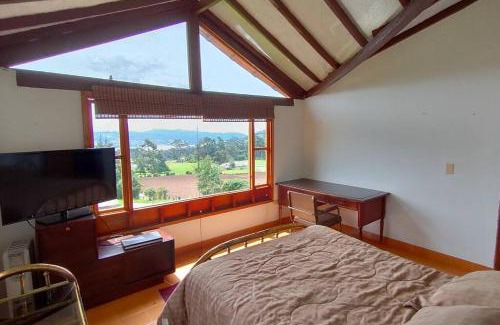Sesquile House | Finca El Uvito, Casa con hermosa vista al lago