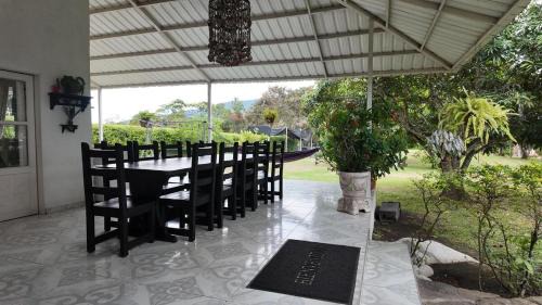 Chinauta Villa | Finca en Chinauta, piscina, jacuzzi, BBQ
