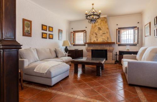 Canillas de Aceituno House | FINCA-LOS-ALMENDRALES