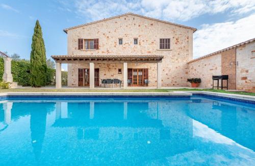 Es Llombards Villa | Finca Sa Bassa des Castellet by Mallorca House Rent