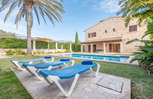 Es Llombards Villa | Finca Sa Bassa des Castellet by Mallorca House Rent