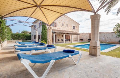Es Llombards Villa | Finca Sa Bassa des Castellet by Mallorca House Rent