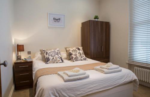 Finchley Church End Apartment | Finchley Central Spacious 3 bed triplex loft style apartment