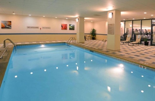 Lone Tree House | Find a quiet retreat at our Denver hotel near Park Meadows