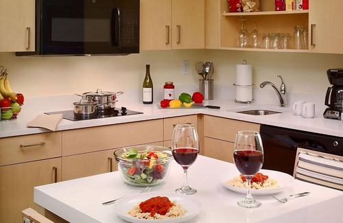 Auburn Hills Hotel | Find Comfort and Convenience at This Detroit Auburn Hills Pet Friendly Property!