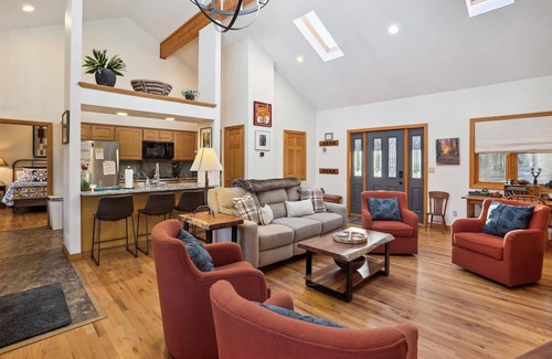 Davis House | Find complete comfort in this beautiful and secluded mountain cottage!