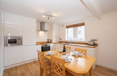 Aberdeen West End Apartment | ✪ Find Dwellcome Home ✪ Spacious 2 bed apartment King & Double