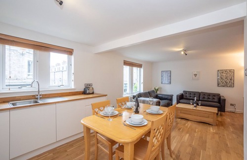 Aberdeen West End Apartment | ✪ Find Dwellcome Home ✪ Spacious 2 bed apartment King & Double