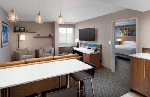 Everett House | Find easy relaxation at our hotel