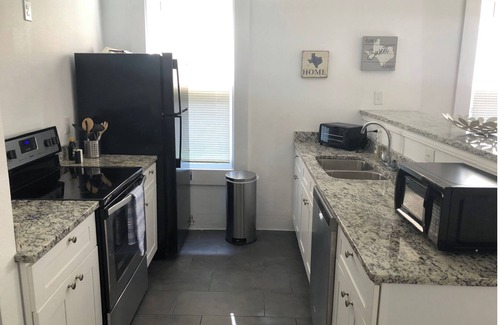 Tobin Hill Apartment | Find Your Comfort at Downtown Cozy 2br/2ba