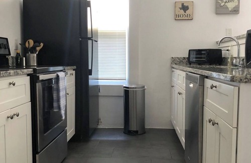 Tobin Hill Apartment | Find Your Comfort at Downtown Cozy 2br/2ba