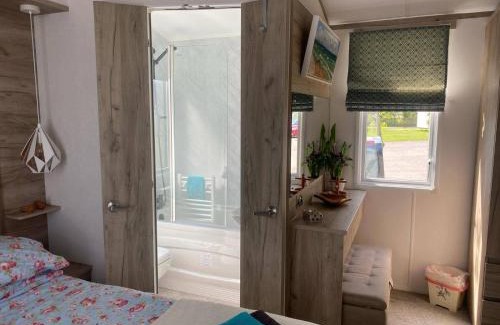 Forres House | Findhorn Lodge - Peaceful - Pets - Sleeps 4