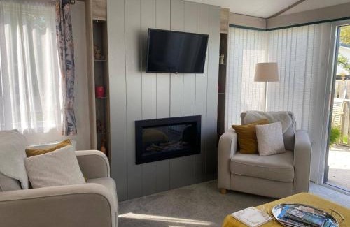 Forres House | Findhorn Lodge - Peaceful - Pets - Sleeps 4
