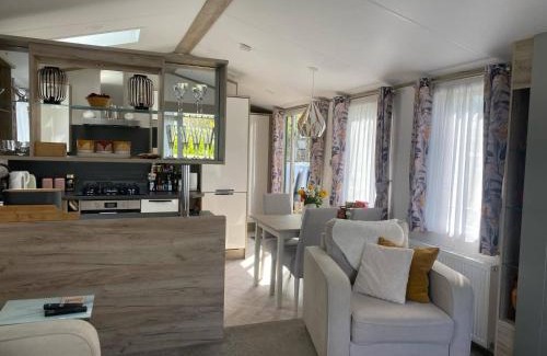 Forres House | Findhorn Lodge - Peaceful - Pets - Sleeps 4