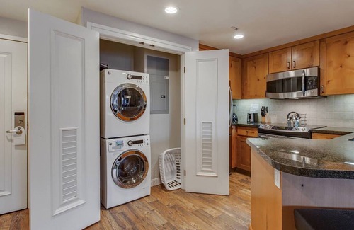 South Lake Tahoe Resort | 𝐅𝐢𝐧𝐝𝐢𝐧𝐠 𝐌𝐞𝐢𝐥𝐢 Ski-In/Out Wonderland Marriott Resort+Amenities. 3BR
