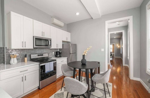 Over-the-Rhine Apartment | Findlay Market Suite 6 – For 4!