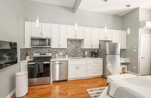 Over-the-Rhine Apartment | Findlay Market Suite 1 – For 2!