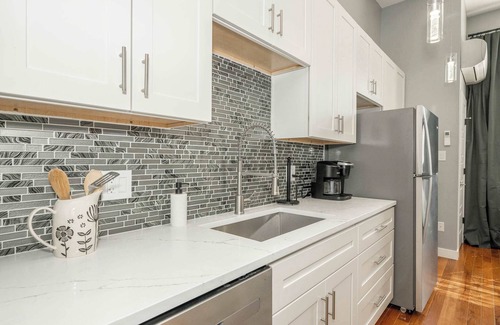 Over-the-Rhine Apartment | Findlay Market Suite 1 – For 2!
