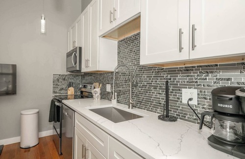 Over-the-Rhine Apartment | Findlay Market Suite 1 – For 2!