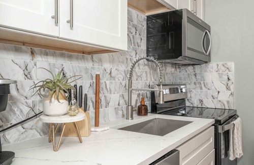 Over-the-Rhine Apartment | Findlay Market Suite 4 – For 2!