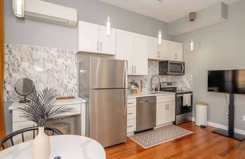 Over-the-Rhine Apartment | Findlay Market Suite 4 – For 2!