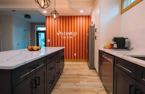 Old North Columbus House | Findley BNB Game Room, Movie Theater, Sleeps 12