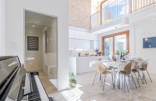 Neive Villa | Fine contemporary villa with views of the vineyards and a pool! - Villa Bianca