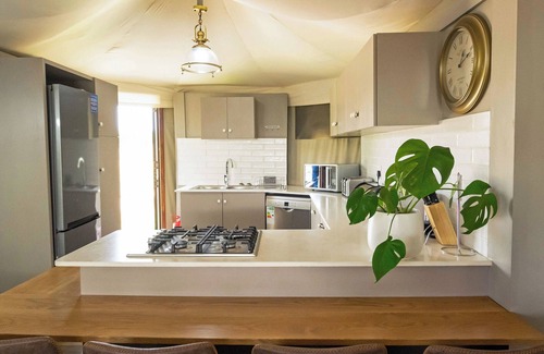 Beestekraal Cabin | Finfoot Lake Reserve by Dream Resorts