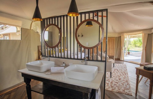 Beestekraal Cabin | Finfoot Lake Reserve by Dream Resorts