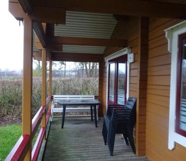 De Meene Ski Chalet | Fins Chalet op vakantiepark met zwembad