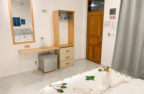 Rasdhoo Hotel | Fins Dive and Leisure Hotel