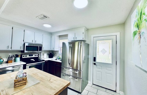 Milton House | Fins to the Right on Blackwater River - 35 mins to the Beach