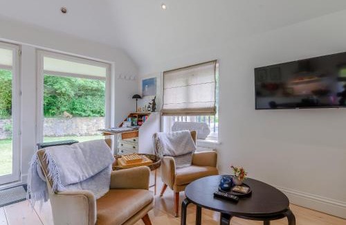Crowborough Apartment | Fir Tree Apartment - Uk49993