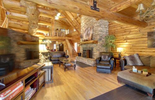 Lakeside House | Fire Pit and Hot Tub Lakeside Cabin on 2 Acres!
