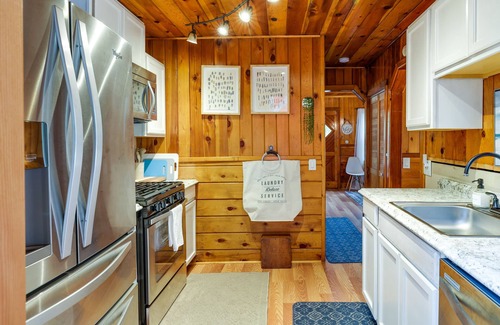 Twain Harte Cabin | Fire Pit, Deck & Grill: Cozy Twain Harte Cabin!