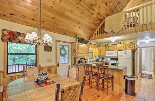 Murphy Cabin | Fire Pit & Grill: Whittlers Mountain Escape!