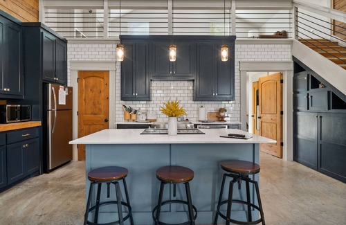 Denison House | Fire pit/Outdoor Games/2 Blocks from Main Street