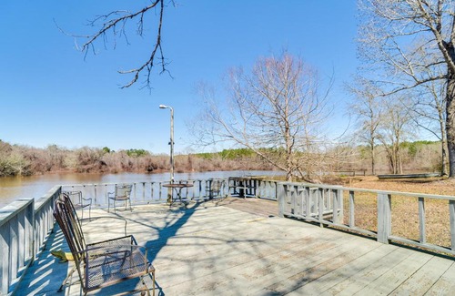 Negreet House | Fire Pit, Views Lakefront Toledo Bend Retreat!