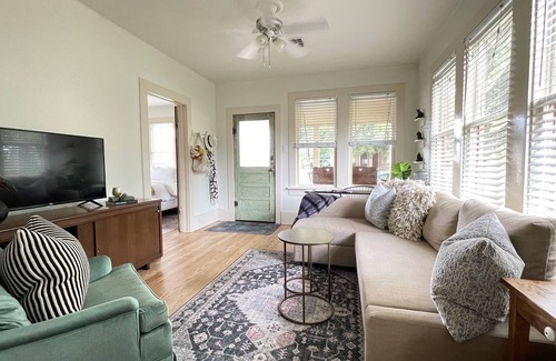 La Grange House | Fire Pit + Walk to Downtown Square + Sleeps 5